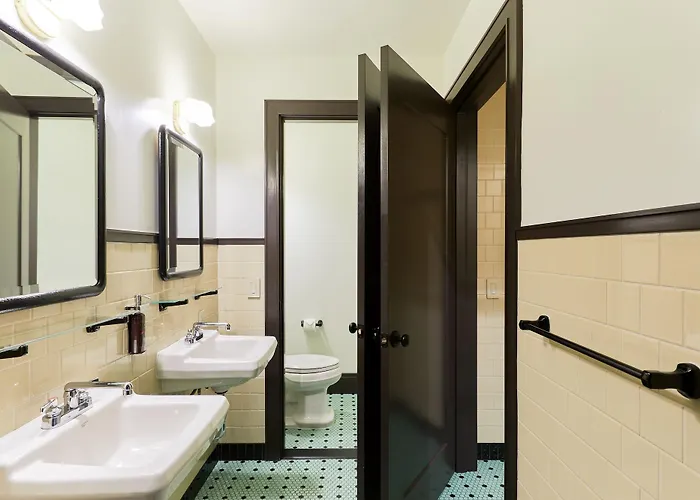 Private Six-Bedroom Room