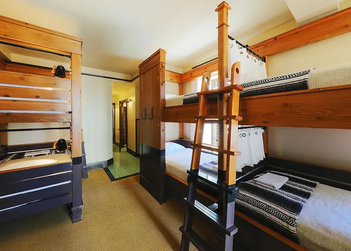 Private Eight-Bedroom Room