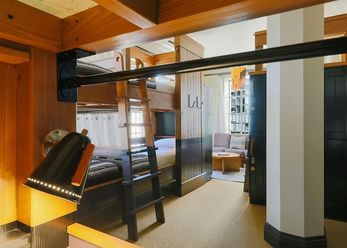 Private Eight-Bedroom Room