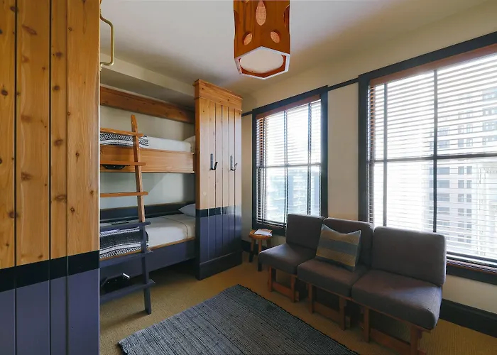 Private Six-Bedroom Room