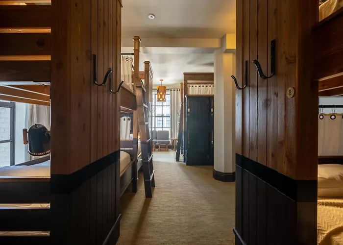 Private Eight-Bedroom Room